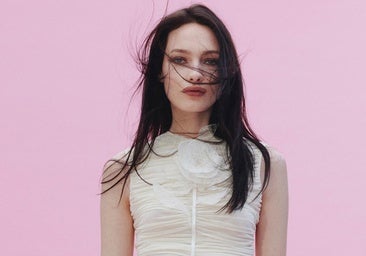 Además de fragancias florales: seis perfumes con olores limpios que han conquistado a las más elegantes